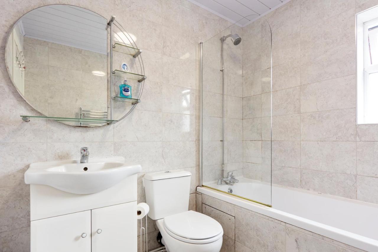 Spacious Home Close To City Centre Location Leeds  Ngoại thất bức ảnh