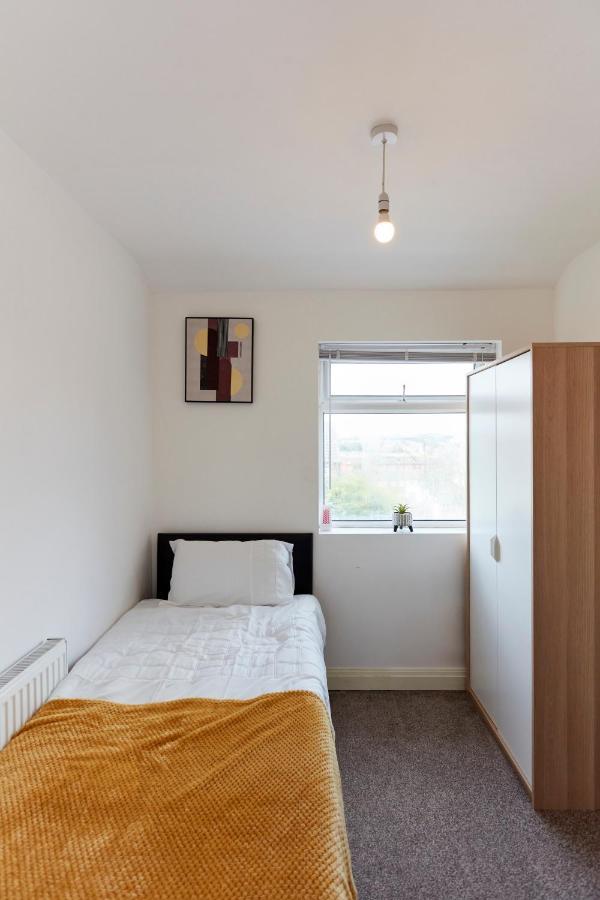 Spacious Home Close To City Centre Location Leeds  Ngoại thất bức ảnh